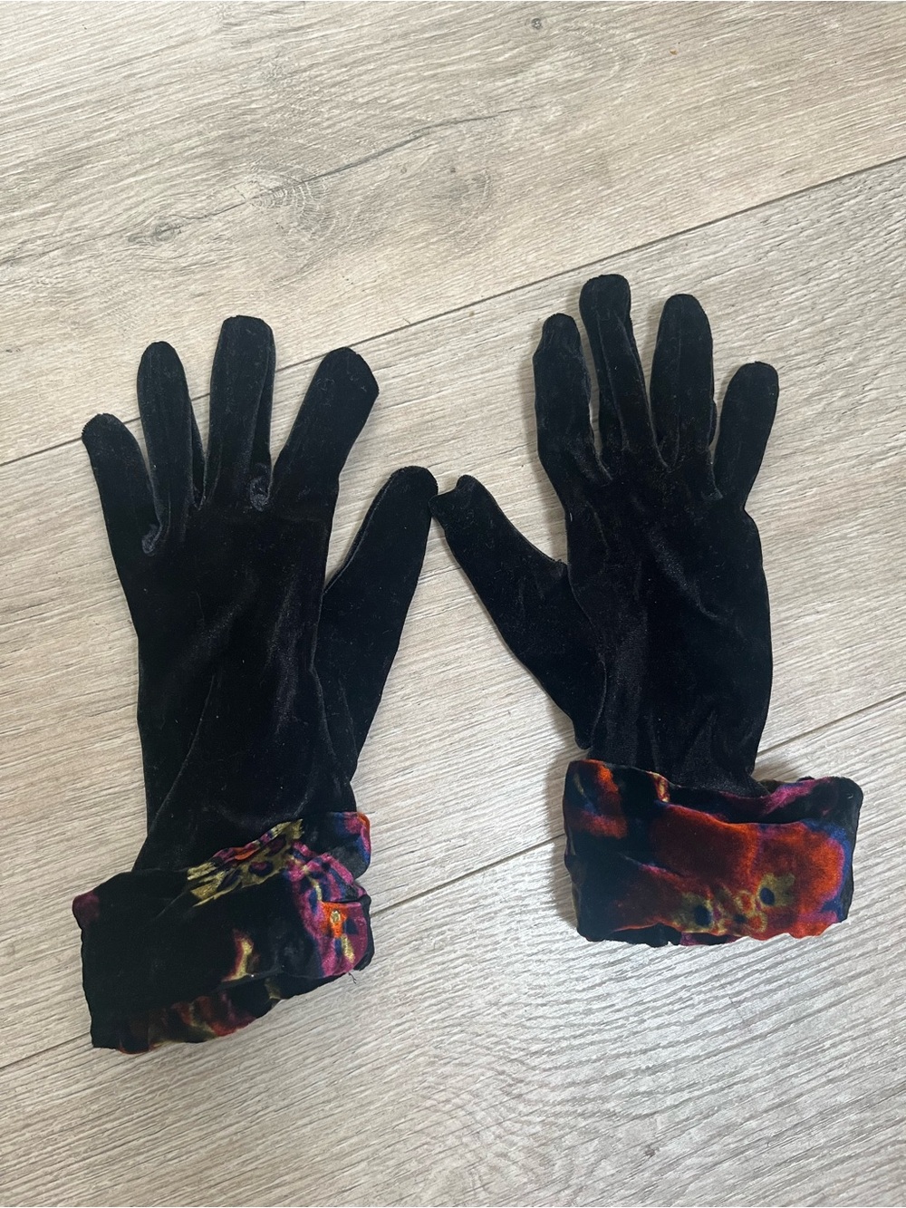 Black Velvet Women's Gloves with Multicolor Cuff - Picture 2 of 2